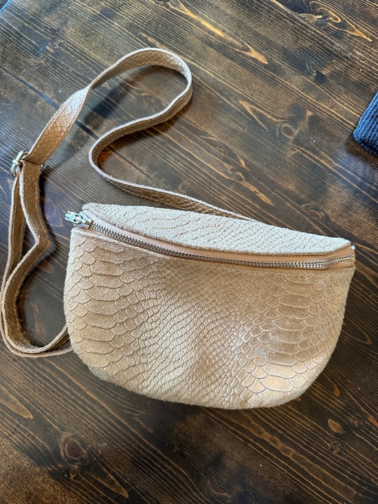 Debbie Katz Handbags - Debbie Katz snakeskin Textured Taupe  Crossbody sling Bag with Adjustable Strap